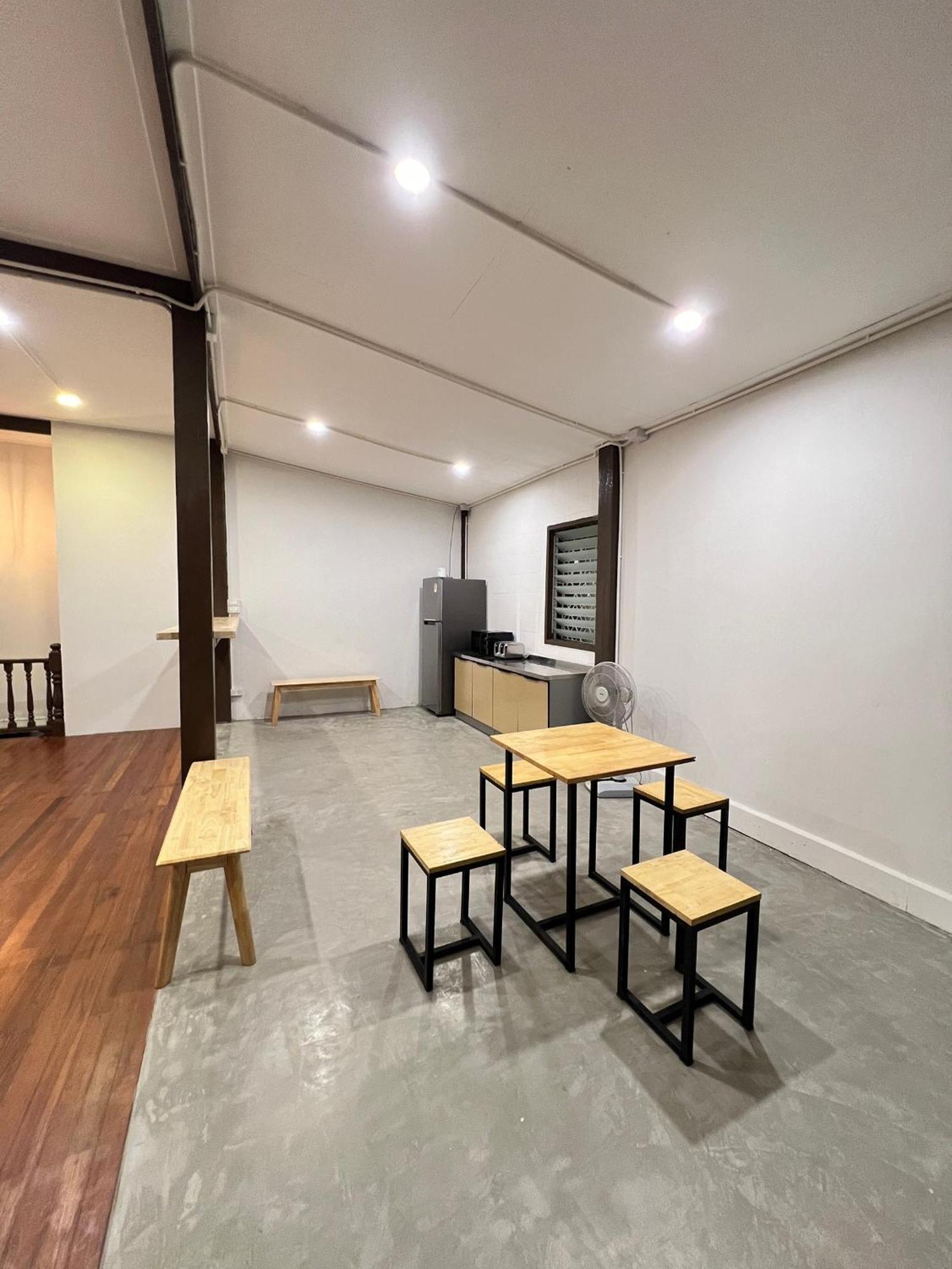 Auberge de jeunesse House Ju à Bangkok Extérieur photo